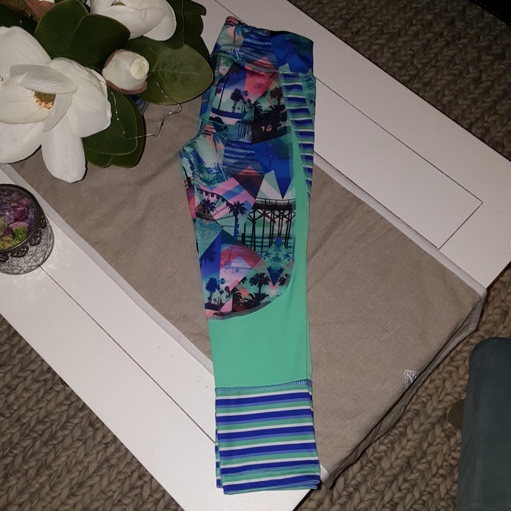 LiveLoveDream Tropical see green capri leggings xs